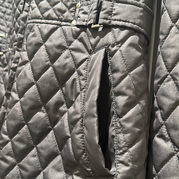 Gently used Covington quilted Jacket with removable hood💖 - Picture 6 of 7
